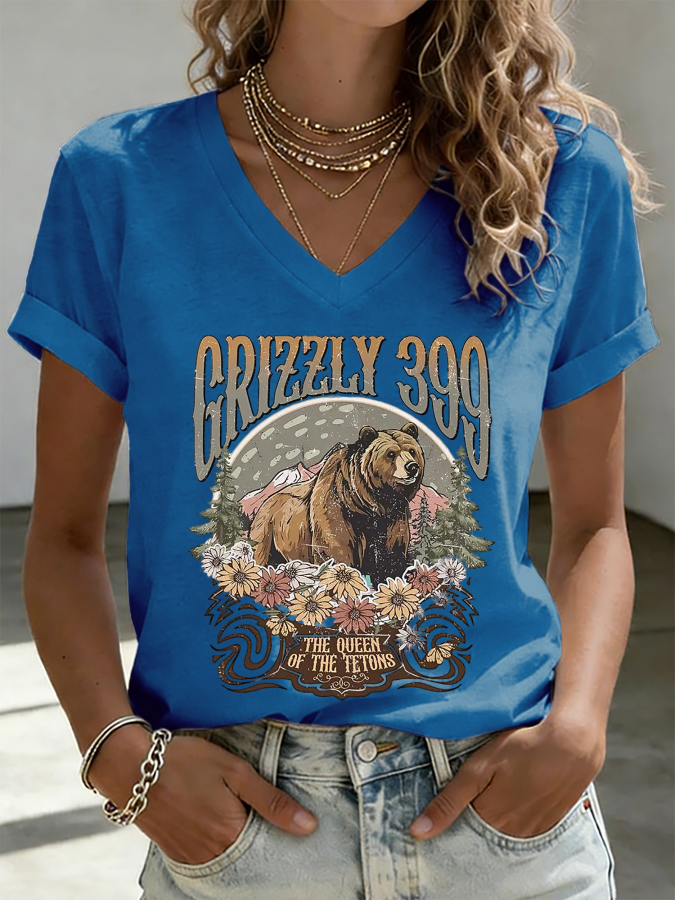V-Neck Retro Grizzly 399 Forever The Queen Of The Tetons Print T-Shirt