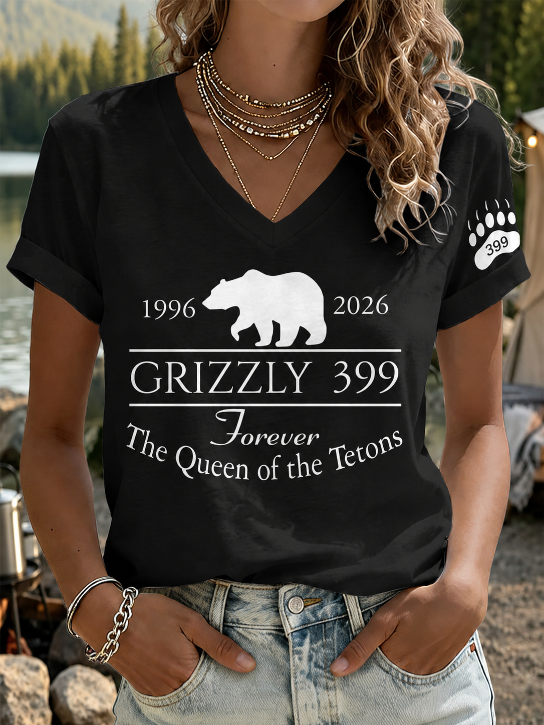 V-Neck Retro Grizzly 399 1996 -2024 Forever The Queen Of The Tetons Print T-Shirt