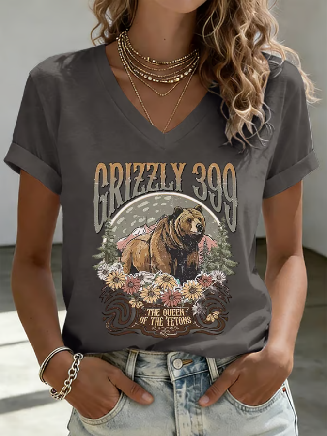 V-Neck Retro Grizzly 399 Forever The Queen Of The Tetons Print T-Shirt
