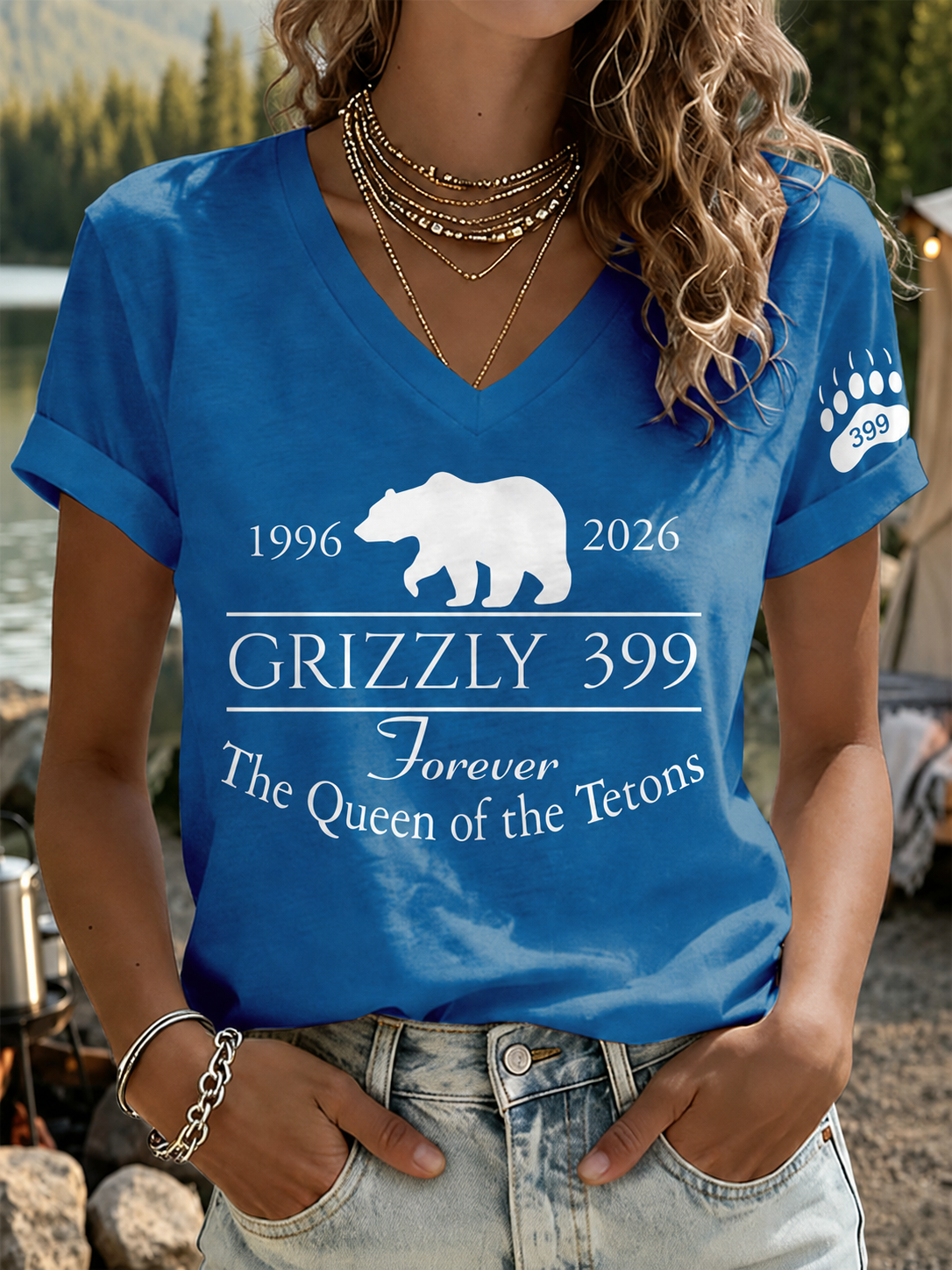 V-Neck Retro Grizzly 399 1996 -2024 Forever The Queen Of The Tetons Print T-Shirt