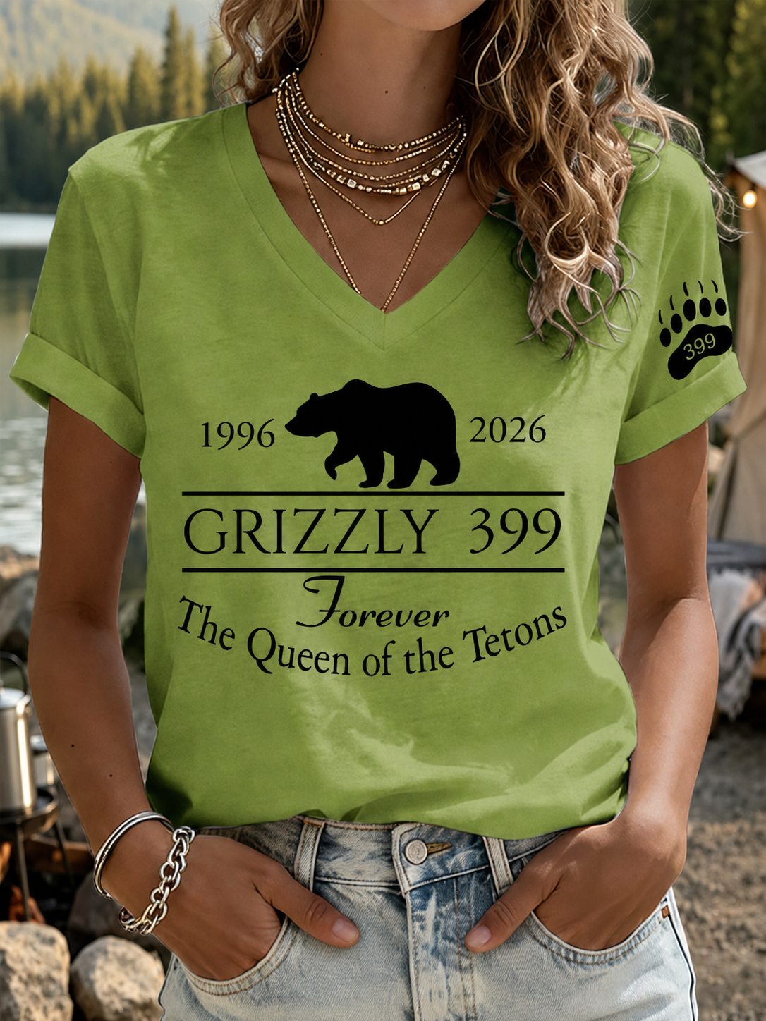 V-Neck Retro Grizzly 399 1996 -2024 Forever The Queen Of The Tetons Print T-Shirt