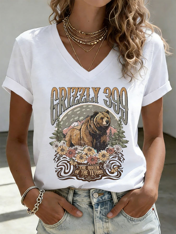 V-Neck Retro Grizzly 399 Forever The Queen Of The Tetons Print T-Shirt