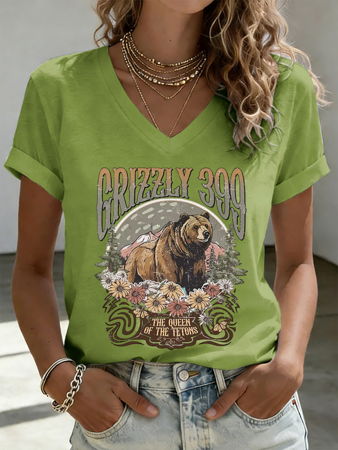 V-Neck Retro Grizzly 399 Forever The Queen Of The Tetons Print T-Shirt